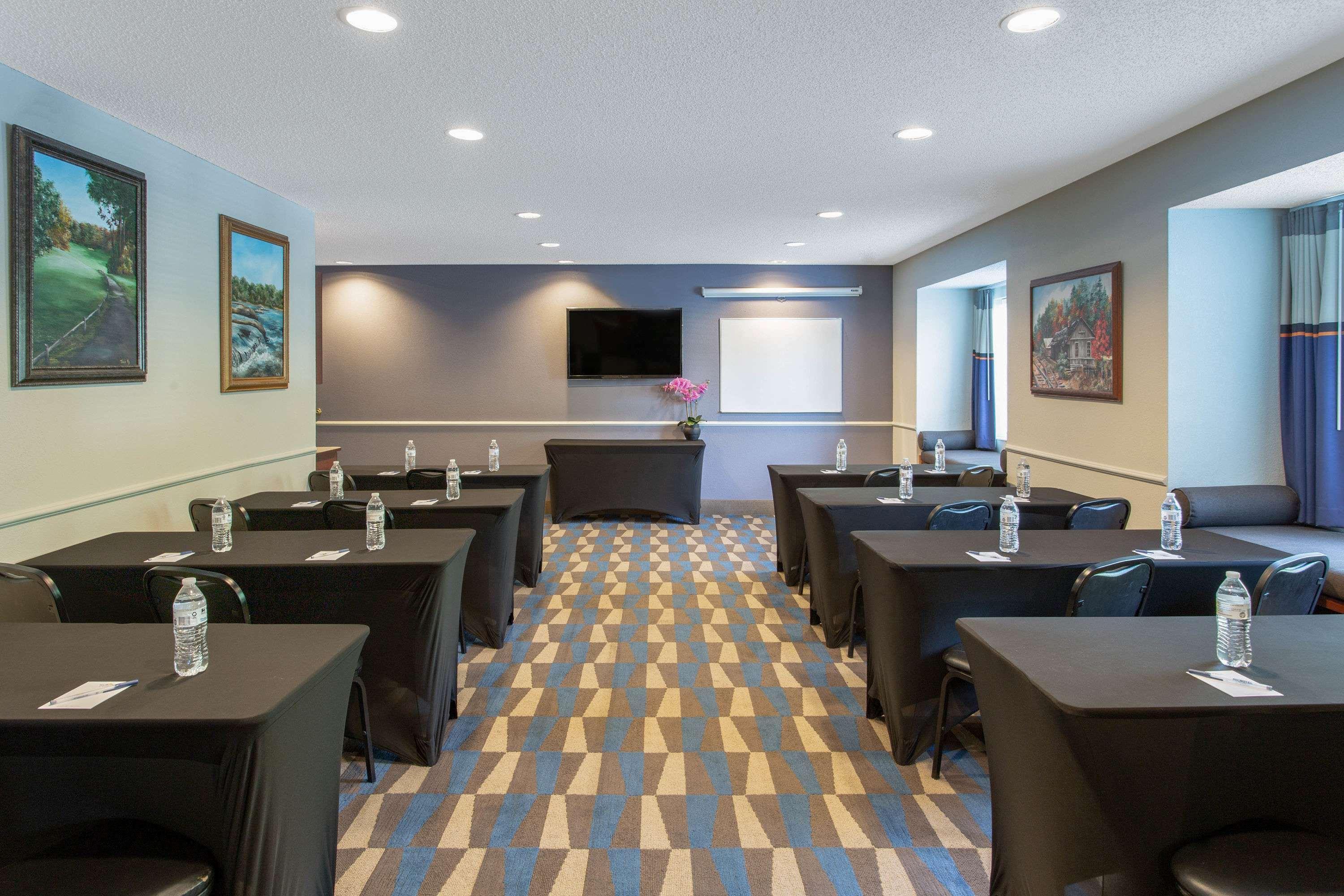 Microtel Inn & Suites By Wyndham Lillington/Campbell University Extérieur photo